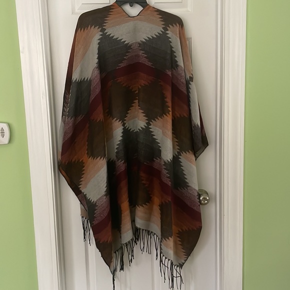 Aztec Knit Shawl, no size, worn once! - Picture 3 of 3